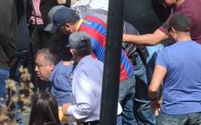 Images_152620_thumb_someten_a_ciudadano_que_queria_entragar_papael_a_amlo__(3)