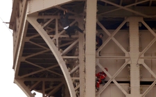 Images_158934_thumb_autoridades-acordonaron-zona-torre-eiffel_0_45_1024_637