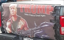 Images_165763_thumb_sujeto-viajaba-camioneta-cara-trump_0_35_518_323