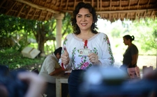 Images_166265_thumb_candidata-ivonne-ortega-acudio-emitir-1_0_23_1024_637