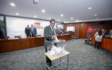 Images_166422_thumb_senador-ricardo-monreal-anulo-voto_0_18_800_497