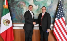 Images_166433_thumb_embajador-christopher-landau-canciller-marcelo_0_45_1024_637