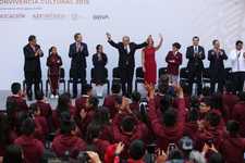 Images_167265_thumb_amlo-beatriz-gutierrez-muller-convivencia