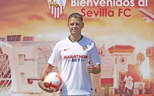 Images_167539_thumb_javier-hernandez-en-su-presentacion_0_45_1024_637