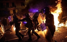 Images_169320_thumb_agentes-policia-corren-camionetas-cruza_0_22_958_595