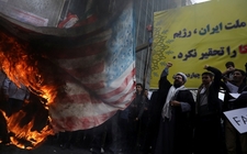 Images_170067_thumb_manifestantes-iranies-corean-lemas-prenden_0_21_640_398