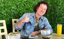 Images_181724_thumb_luisito-comunica-criticado-redes-sociales