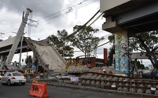 Images_188356_thumb_retiran-tramo-via-zona-derrumbe