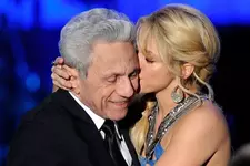 Images_222240_thumb_shakira