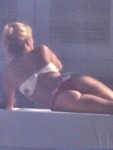Images_285_thumb_shakira-