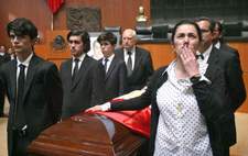 Images_9649_thumb_rinden-homenaje-a-alonso-lujambio-en-el-senado-02